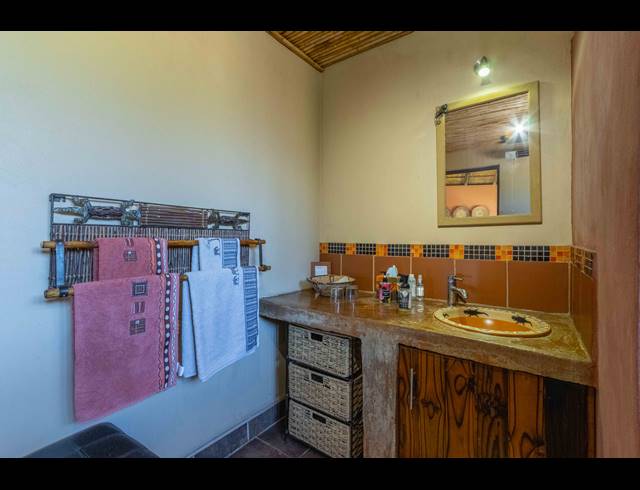8 BEDROOM BED & BREAKFAST FOR SALE IN MOOILANDE